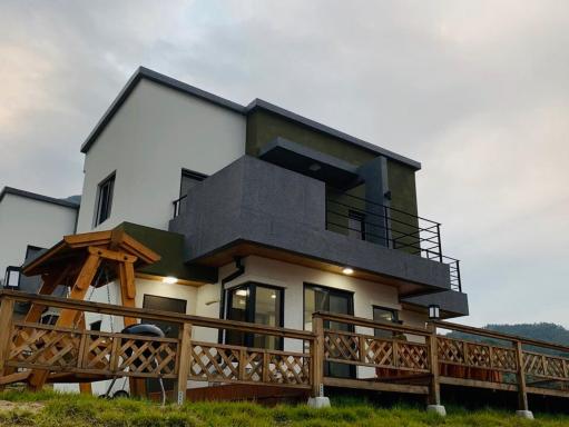 Romantic Sketch Pension - Housity
