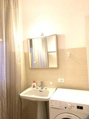 Franciacorta flat & bollicine - Housity