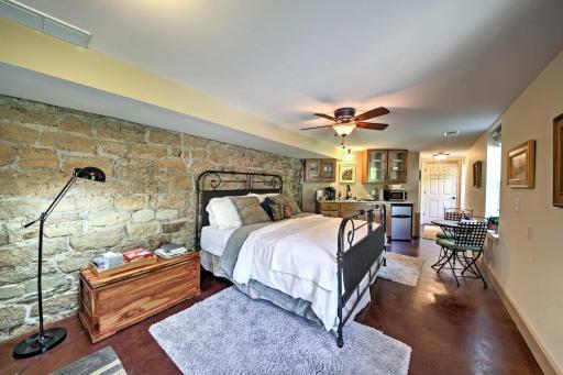 Augusta Studio at Halcyon Spa Bed and Breakfast - Housity