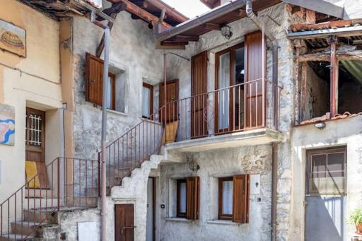 Domus Arcumeggia - Housity
