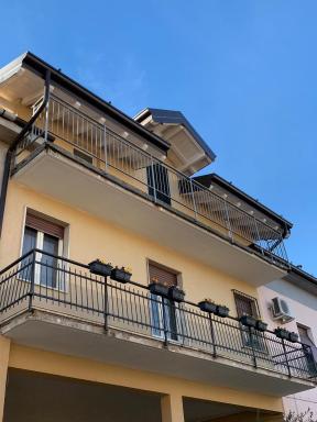 Franciacorta flat & bollicine - Housity
