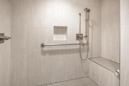 Atherton Park Inn and Suites - Housity