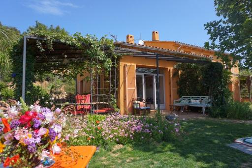 House With Garden And Sea View - Housity