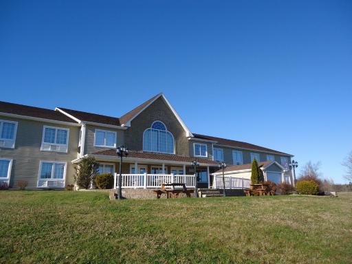 Auberge Bouctouche Inn & Suites - Housity