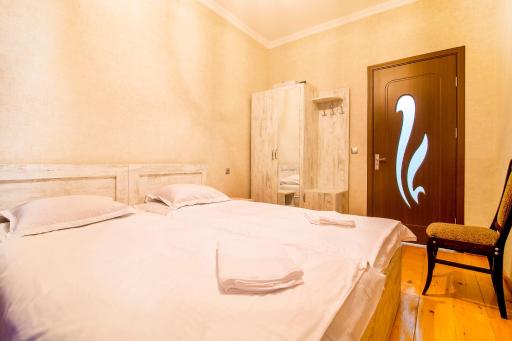 tomas kokhi - Housity