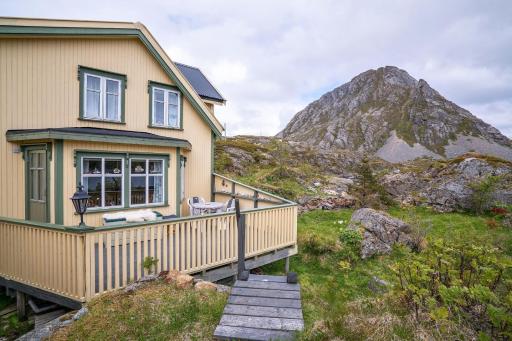 Sea-view house in Sund - Housity