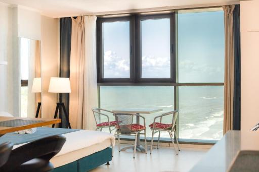 Sunny sea view studio - Housity