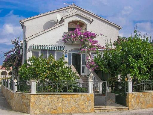 Apartments Maria Kukljica - Housity
