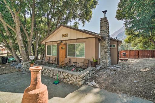 Cozy Cottage with Grill - 5 Mi to Mt Baldy Resort! - Housity