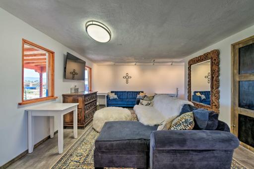 Chic Studio with Grill - 25 Mins to Taos Ski Valley! - Housity