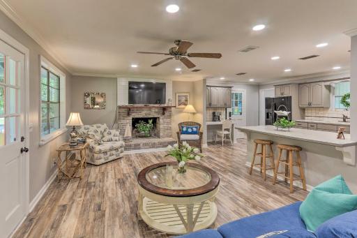 1 Mi to Old Town Bluffton Home with Screened Porch - Housity