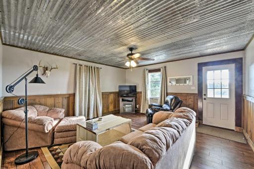 House on Cattle Farm Central to Temple and Waco - Housity