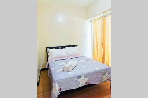 3415 HoliStay Manila 1-Bedroom Condo with NETFLIX and Balcony - Housity