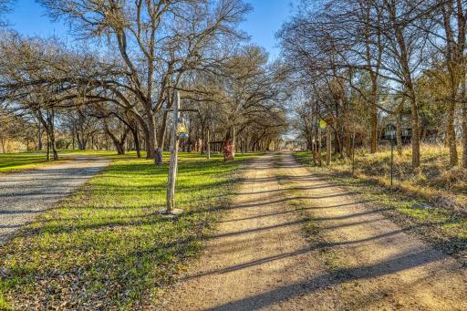 The Pecan @ Mendelbaum Winery Guest Cabins - Housity