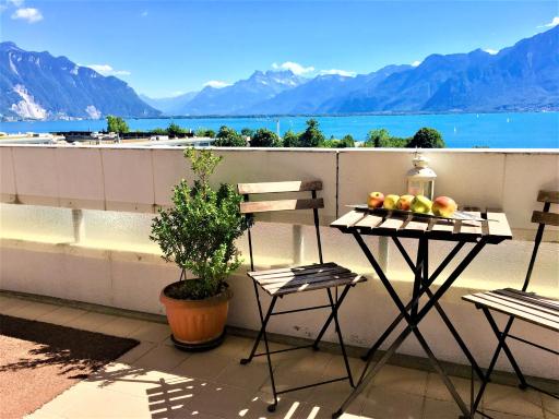 Central Studio with Lake View | 102 - Housity