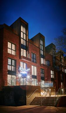 Roomzzz York City - Housity