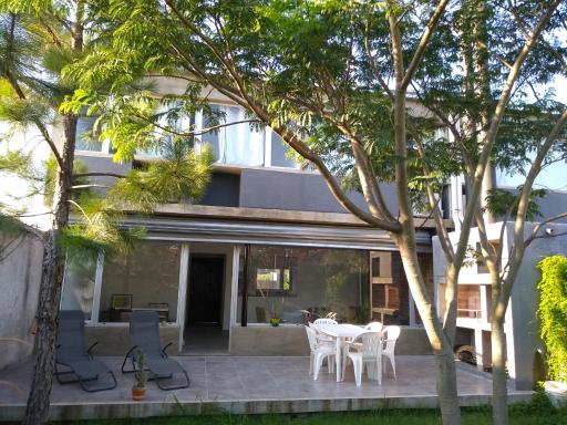 Amplia casa en Zona Parque San Carlos - Housity