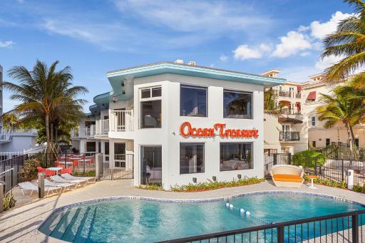 Ocean Treasure Beachside Suites - Housity