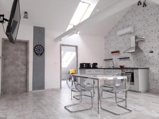 8x8 Tetőtér Apartman - Housity