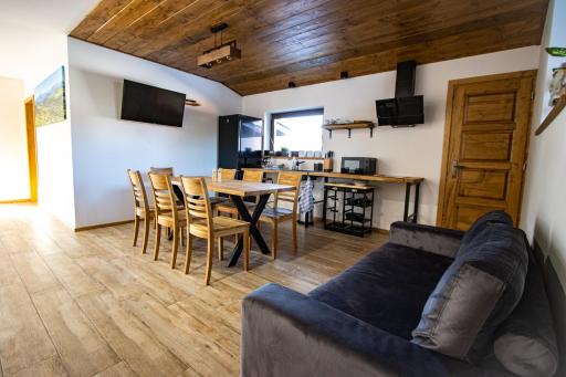 Black Deer - Housity