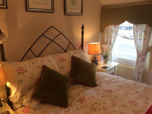 Abbey and Esk Bed and Breakfast - Housity