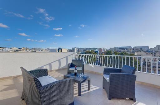 Centric and Modern Penthouse close to Amenities - Housity