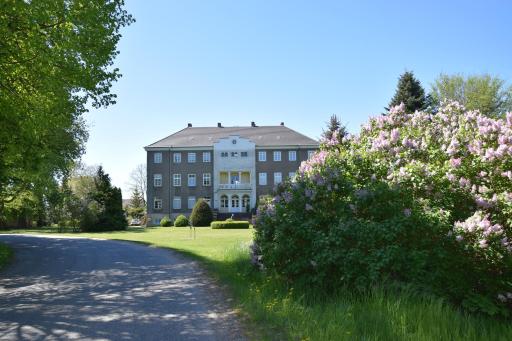 Gutshaus Volzrade Hotel & Ferienwohnungen in Elbnähe - Housity