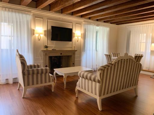 Cavour44 - Palazzo Canossa - Housity