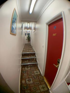 Barking Hotel - Housity