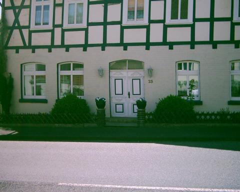 2-Raum mit Kochzeile und Bad in schönem Landhaus - Housity