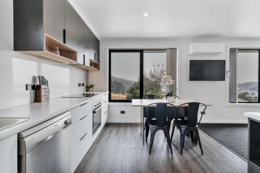 Youngtown Executive Apartments - 2BR included, Free Parking & Wifi, Sofa Bed & Cot fee applies - Housity