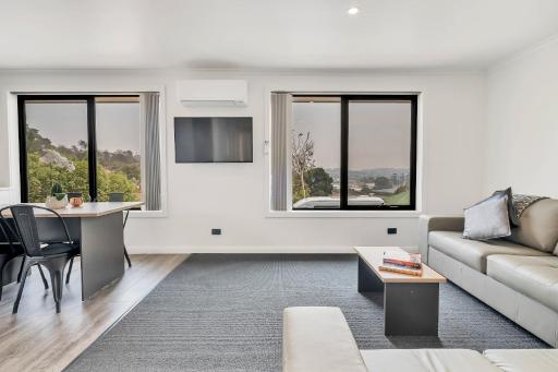 Youngtown Executive Apartments - 2BR included, Free Parking & Wifi, Sofa Bed & Cot fee applies - Housity