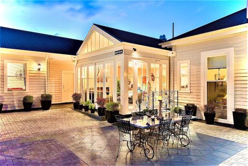 Kurrajong House - Housity