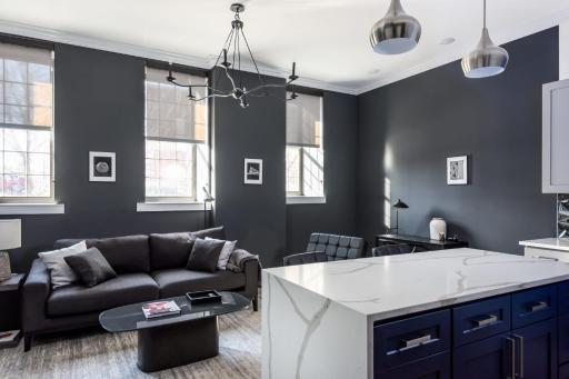 Revived LF Square 1BR with Rooftop by Zencity - Housity