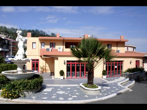 Hotel Castelmonardo - Housity