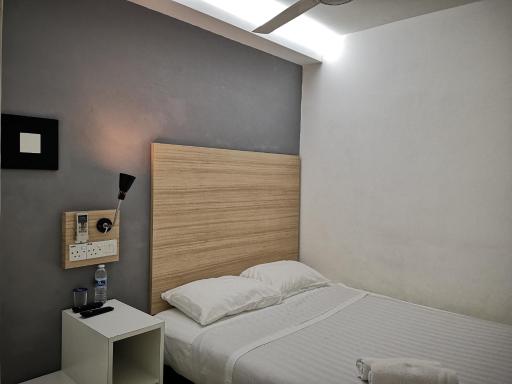 Dragon Door Hotel - Housity