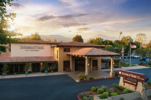 DoubleTree by Hilton Claremont - Housity