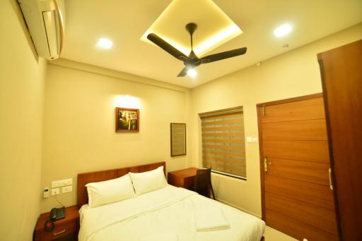 Hotel Priya - Housity