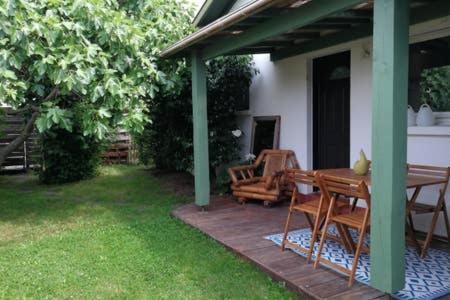 JOLI APPARTEMENT AVEC JARDIN - Housity