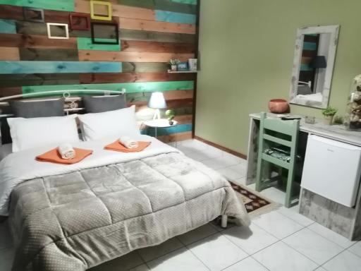 Hotel Efyra - Housity