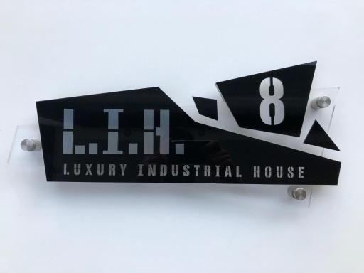 (L.I.H.8) Luxury Industrial House 8 - Housity