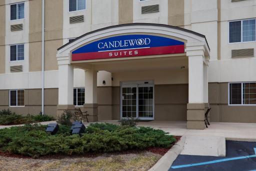 Candlewood Suites Pearl by IHG - Housity