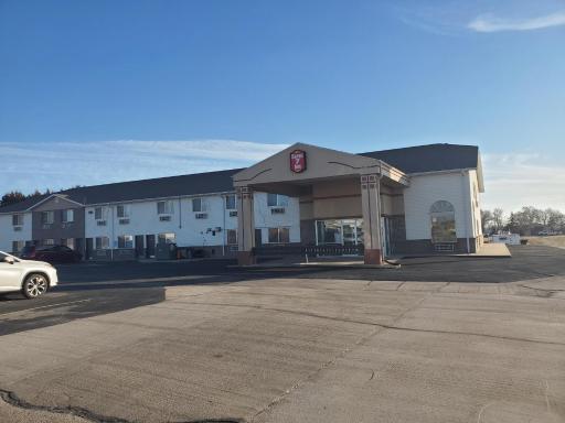 Super 7 Inn Tecumseh - Housity