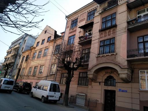 Teatralni s - Housity