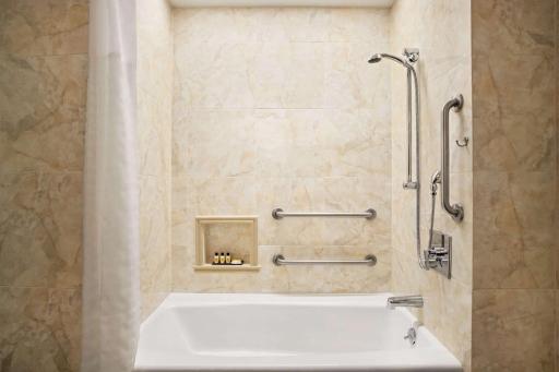 Wyndham Newport Hotel - Housity