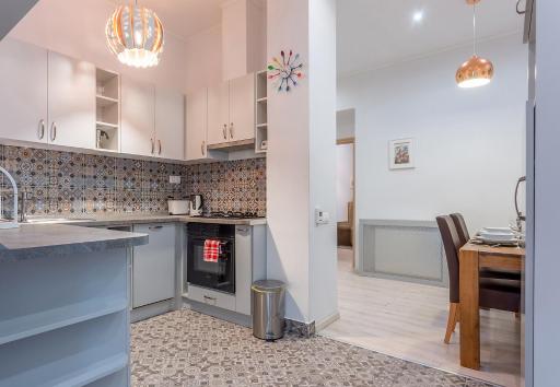 Goldcentral Apartment Dob - Housity