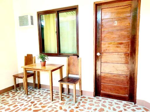 Two Season Tourist Inn - Housity