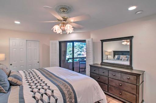 Modern Paradise Valley Condo with Golf Course View! - Housity