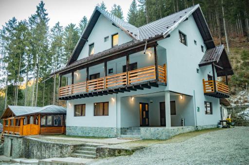 Rustic House - Housity