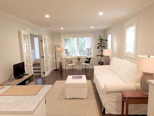 Garden Level Flat in 1885 Queen Anne Victorian Cottage in Alameda - Housity